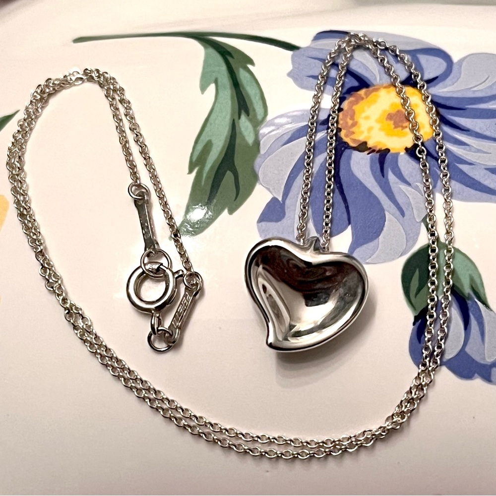 Tiffany & Co Sterling Silver Elsa Peretti Carved Heart Pendant Necklace